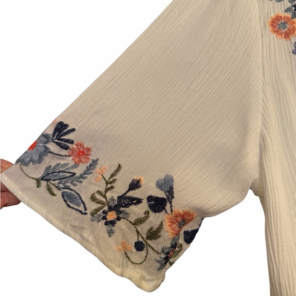 Knox Rose White Embroidered V-Neck Boho Top - Picture 4 of 4